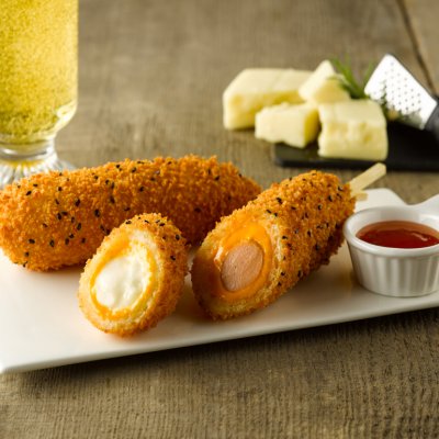Mozzarella & Cheddar Hot Dog