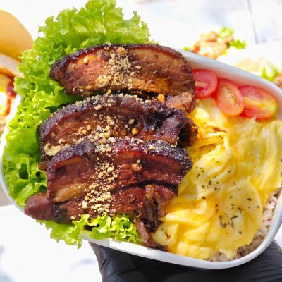 Braised pork rice bento