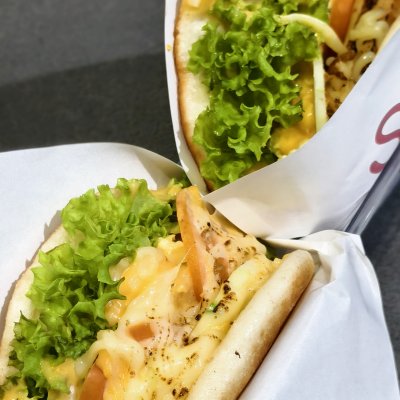 (蛋奶素）GOLDEN DELUXE CHEESE BAO (黄金双酱芝士刈包) ​